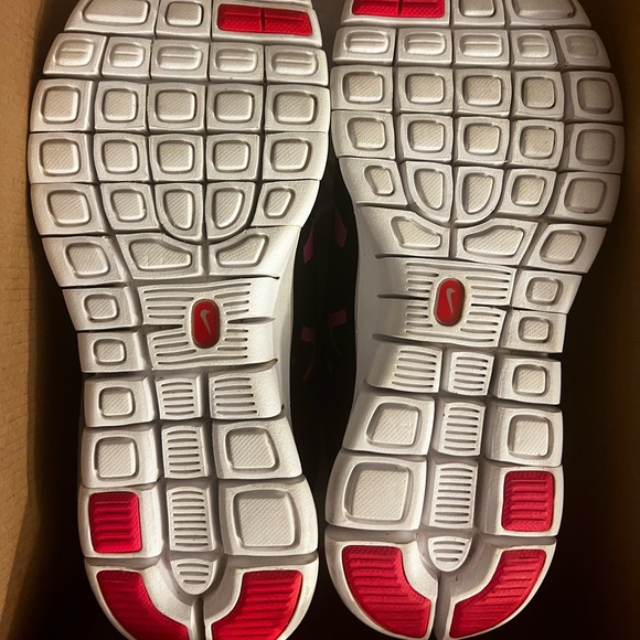 Nike Free Run Girls 5Y 💖🏃‍♀️🖤 - Picture 4 of 8